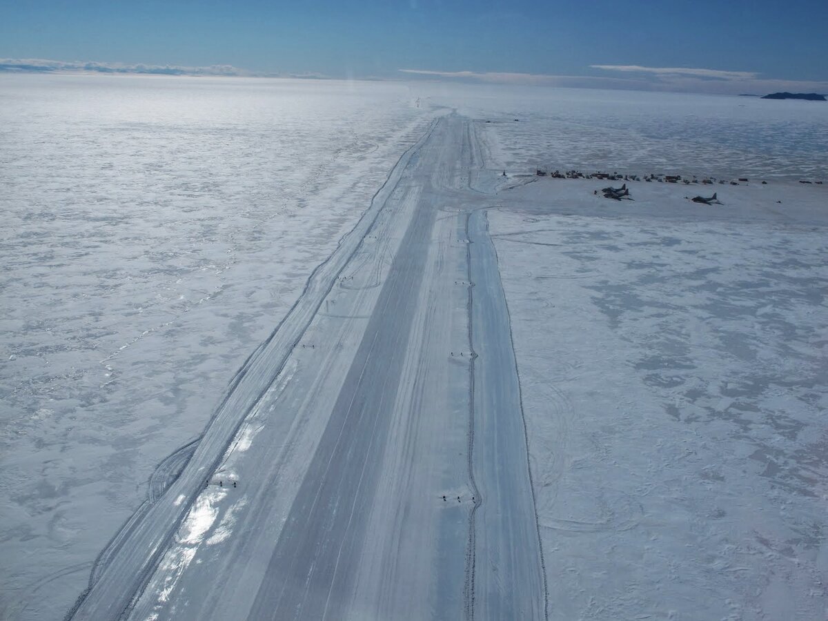 Зимние аэродромы. Айс Ранвей аэропорт. Ice Runway, Антарктика. Мак-Мердо, Антарктика аэропорт. Аэропорт в Антарктиде.