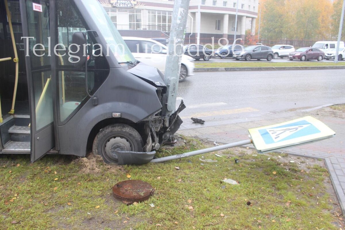    Невнимательный водитель маршрутки в Сургуте устроил аварию с пострадавшими