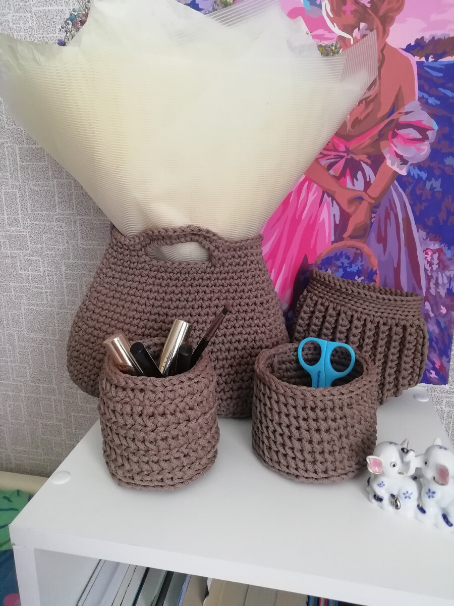 Вот такой комплект изделия я связала с 300 метровой бобины полиэфирного шнура. 