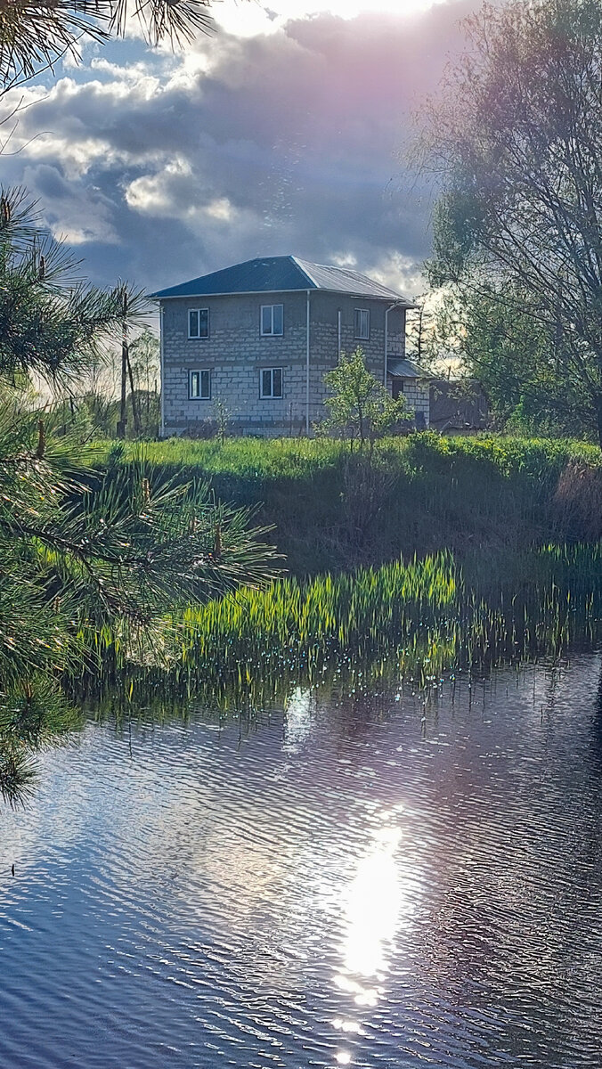 Вот такой домик построили. Дом у озера.