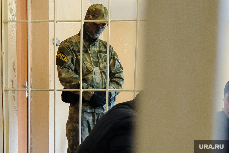    Сотрудники ФСБ следили за подозреваемыми несколько месяцев
