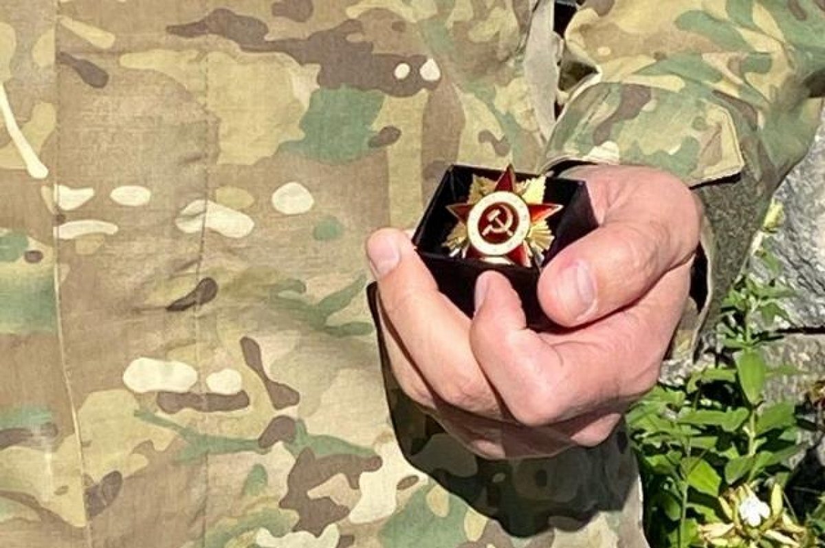    Участник спецоперации, доброволец Изновр Абдулаев привез найденный Орден в Хабаровск.