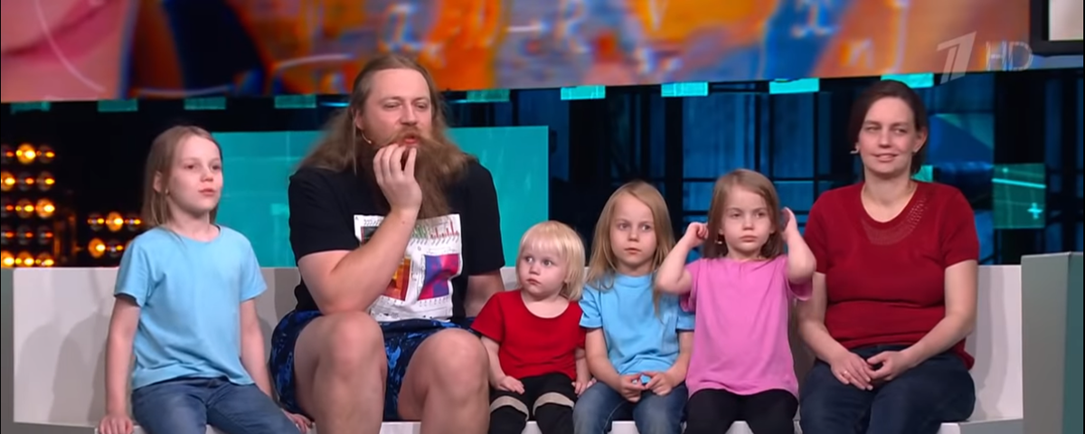 Закройте пальцем папашу... Ну, разве не чудесные дети? 