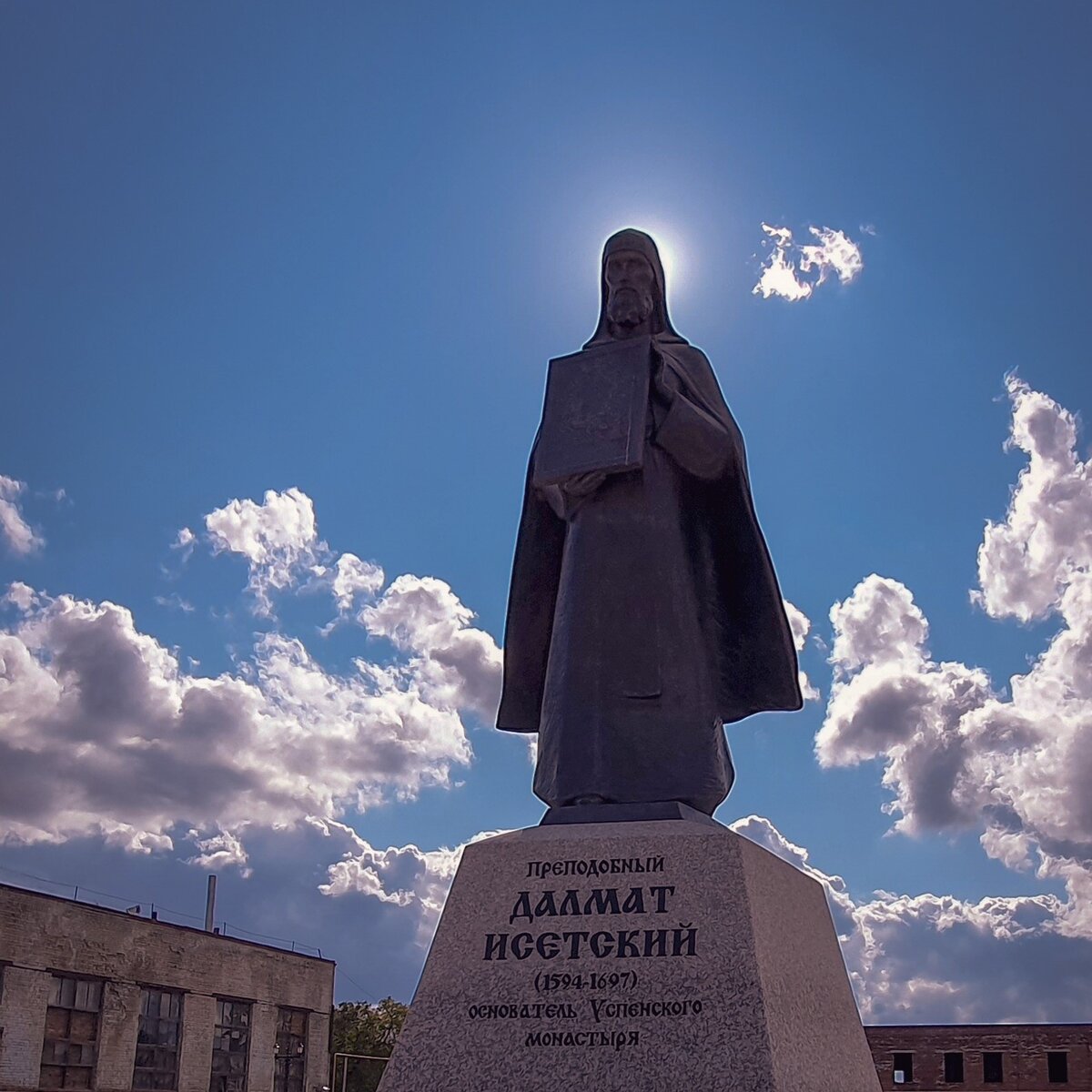 Данилов монастырь памятник Ленину