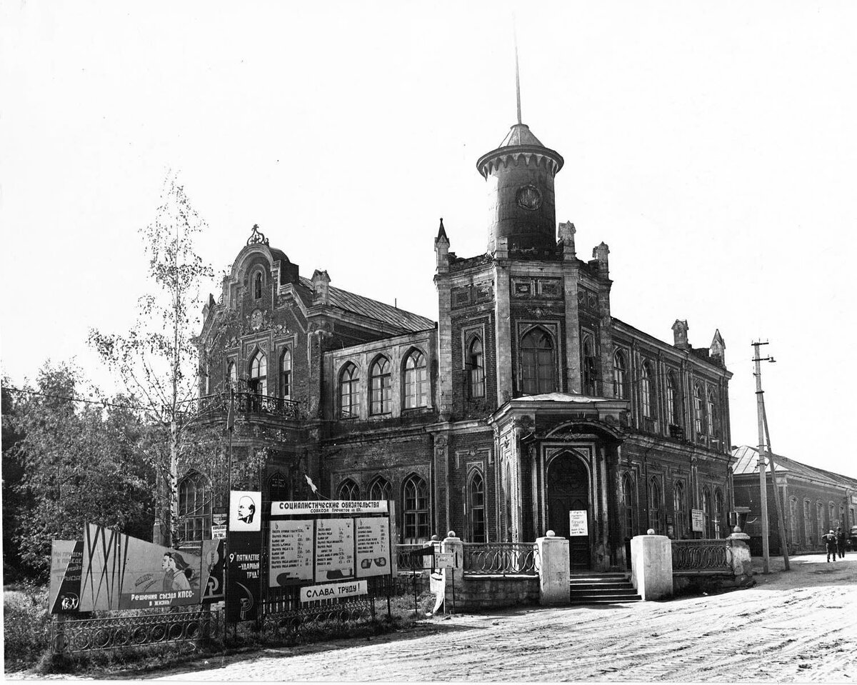 Главный усадебный дом села Пречистое. Фото: В.Рудченко 1976г.