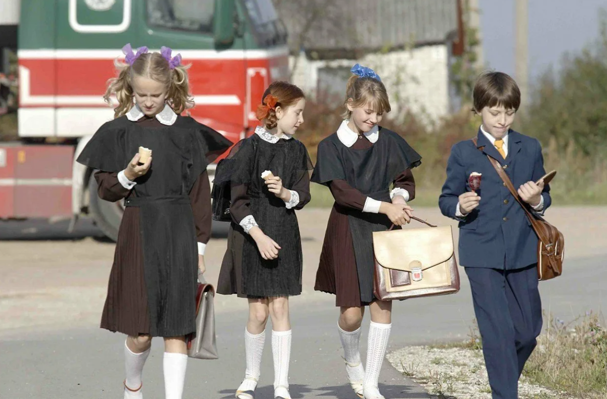 School uniform history. Школьная форма CCCР. Советская Школьная форма. Школьная форма советских времен. Школьная форма в 80-е годы.