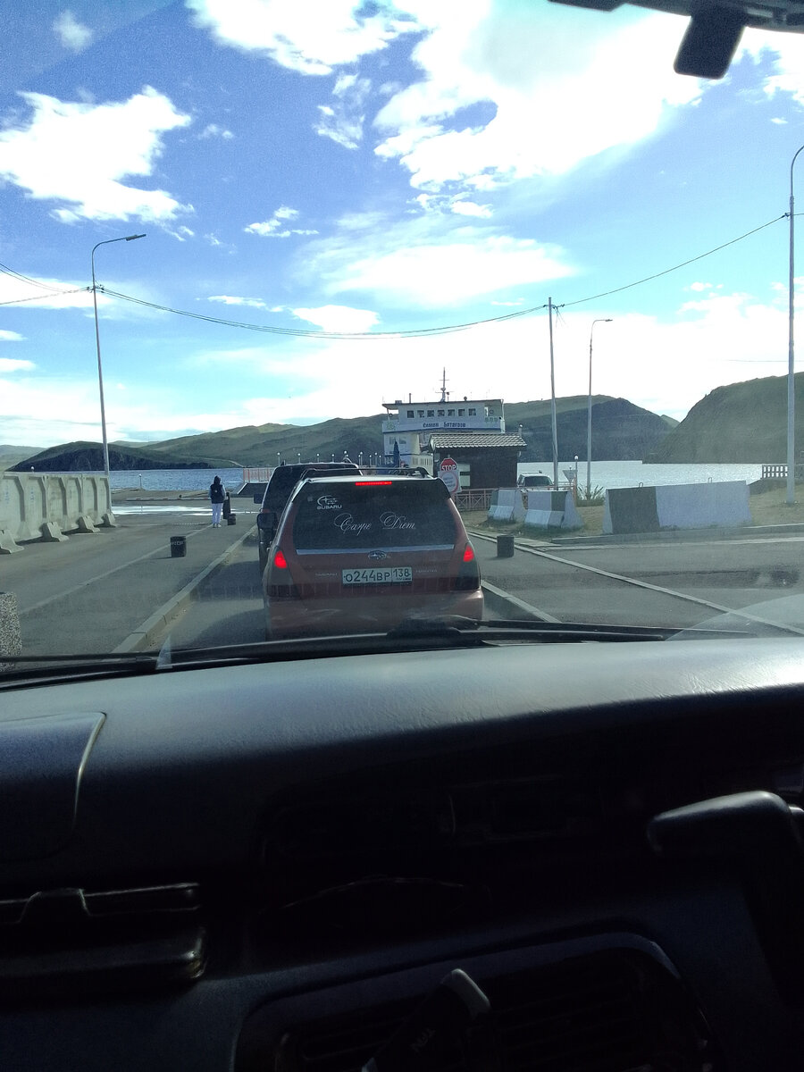 На противоположной стороне уже виднеются берега Ольхона