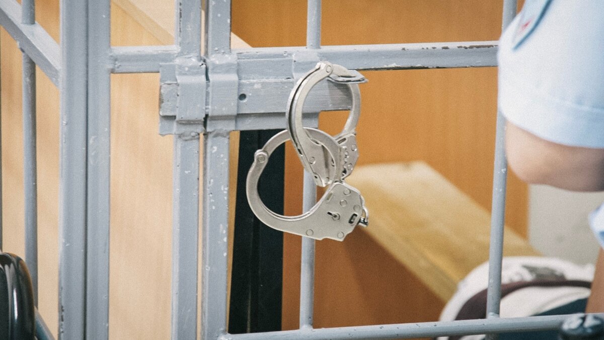     Полиция предъявила обвинения учителю физкультуры, который избил ребенка в одной из школ Владивостока. Сотрудники правоохранительных органов опросили учителей, родителей потерпевшего и других участников уголовного дела.