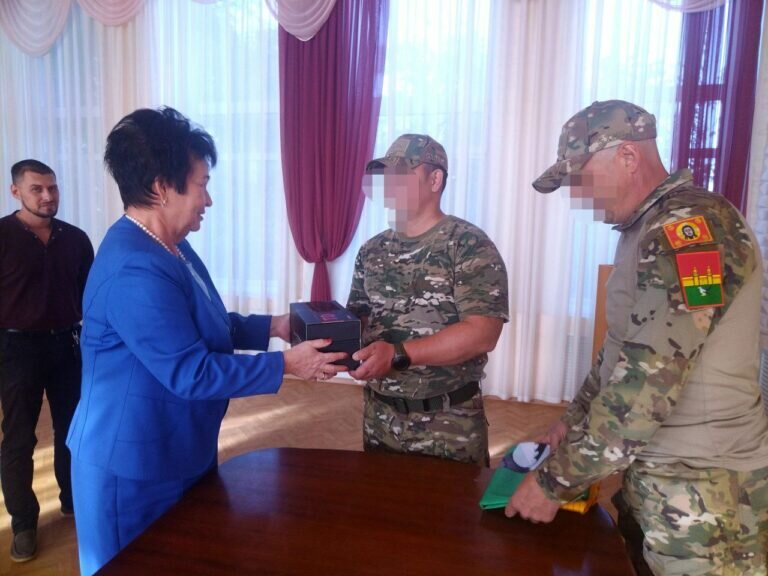    В Сорочинске танкистам «Октябрю» и «Иванычу» вручили тепловизор Кристина Просвиркина