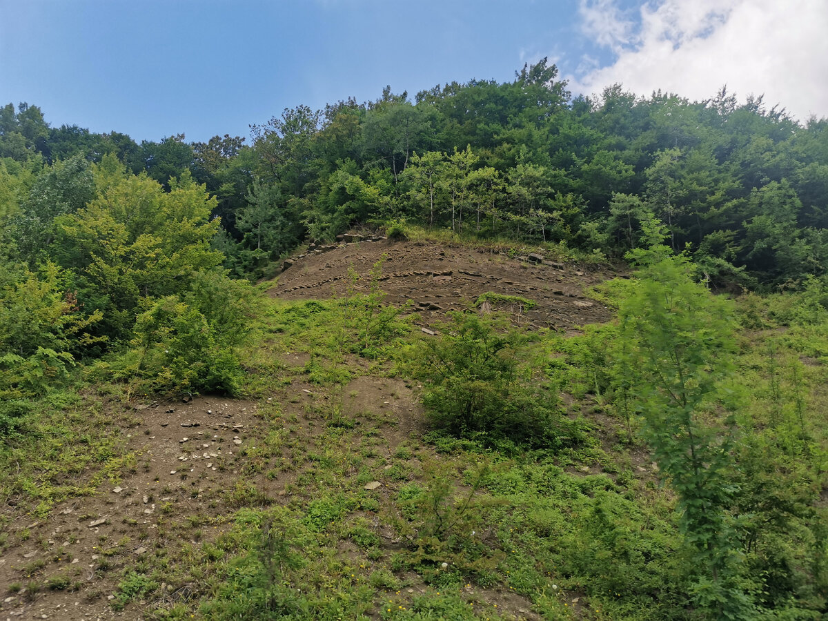 Великолепие горных дорог трудно передать в фотографии. Фото автора.