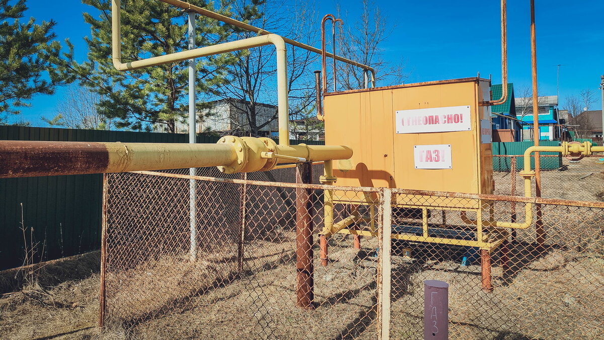     «Газпром» уже не тот. Газовый гигант обнародовал отчет, в котором признал катастрофическое снижение объемов добычи и экспорта природного газа. Но на выплаты управленцам деньги еще есть: на это было потрачено свыше миллиарда.