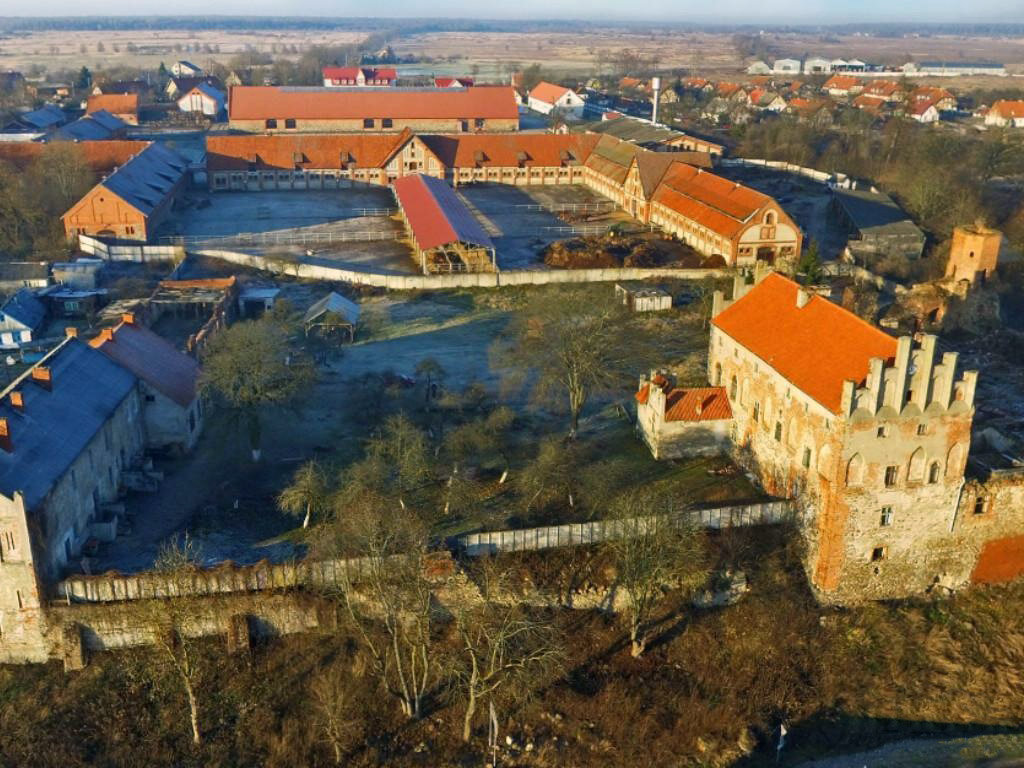 Георгенбург. Замок Георгенбург Черняховск. Замок Георгенбург Калининградская область Черняховск. Замок Инстербург в Черняховске Калининградской области. Замок Инстербург Черняховск конный завод.