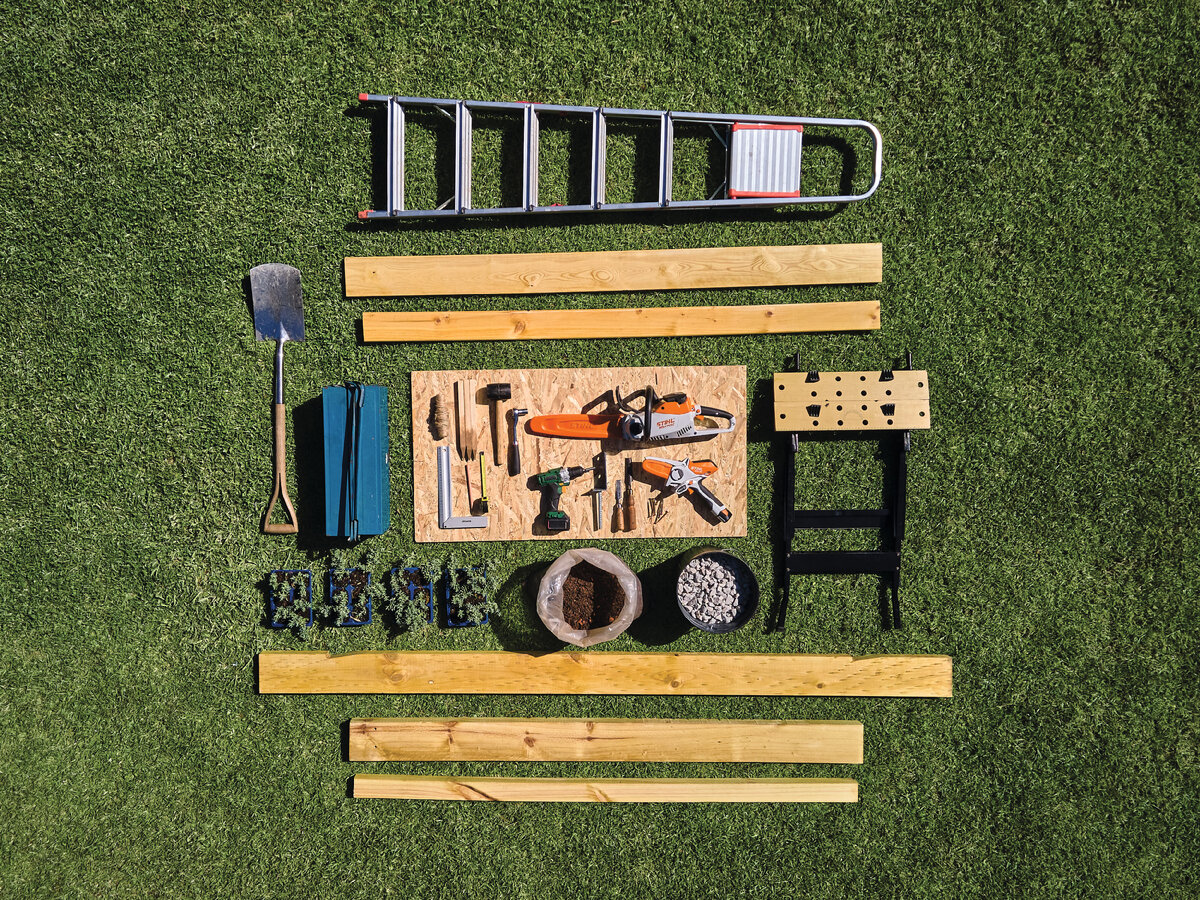 Инструменты и материалы для садового домика