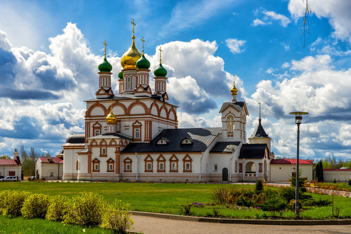 Варницы Троице-Сергиев Варницкий монастырь. Введенская Церковь Варницкий монастырь.