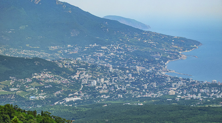 Вид на Ялту с Ай-Петри // Фото: Туристический портал Республики Крым, Светлана Мальцева
