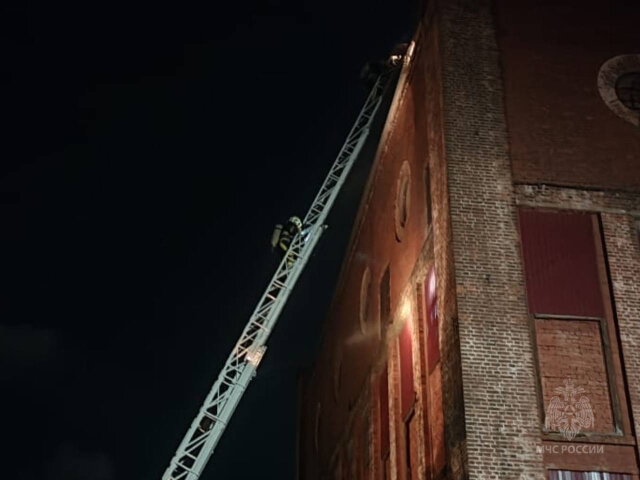    Почти 60 человек тушили производственный цех в Иванове