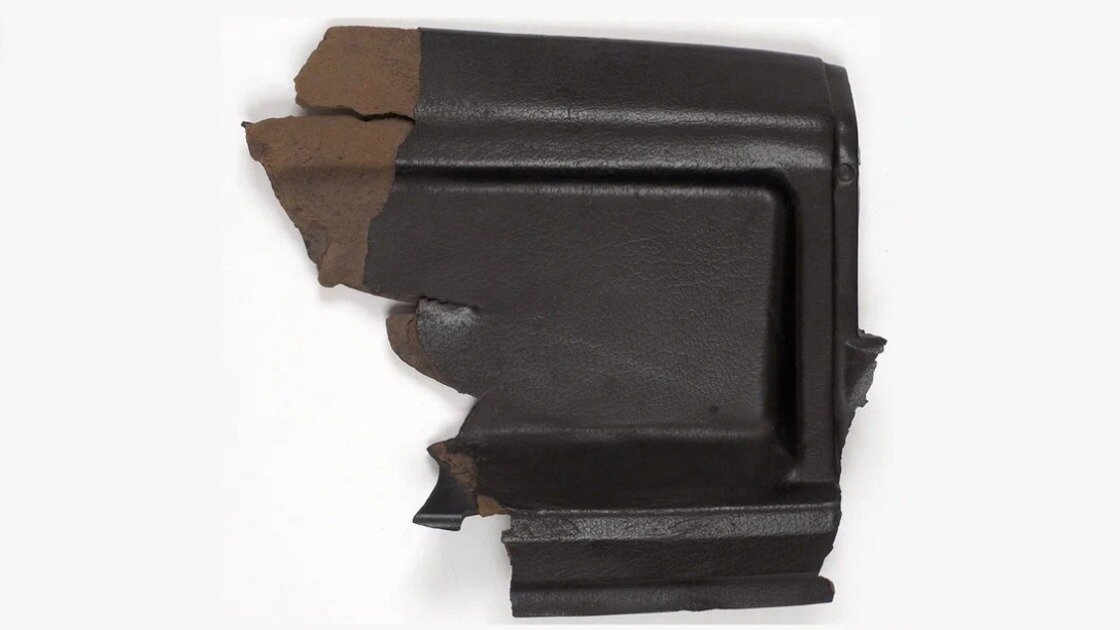     Первый директор группы «Кино» Юрий Белишкин заявил, что из-за нужды выставит на продажу с молотка часть передней панели автомобиля «Москвич-2141» конца 1980-х — того самого, за рулем которого погиб Виктор Цой. Стартовая цена уже названа.