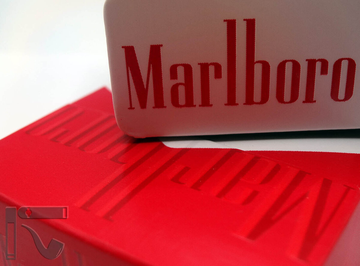 Сигареты Marlboro Red из России и из Турции. Фото: © канал "Уголок Курильщика"