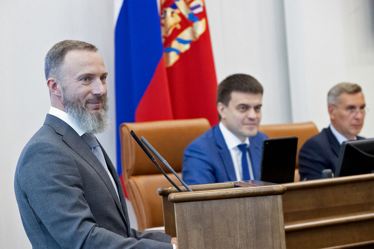     Первый замгубернатора Сергей Пономаренко выступает в Заксобрании. Должность не предполагает частых выходов к трибуне, но депутаты сказали, что хотят видеть первого вице-губернатора почаще