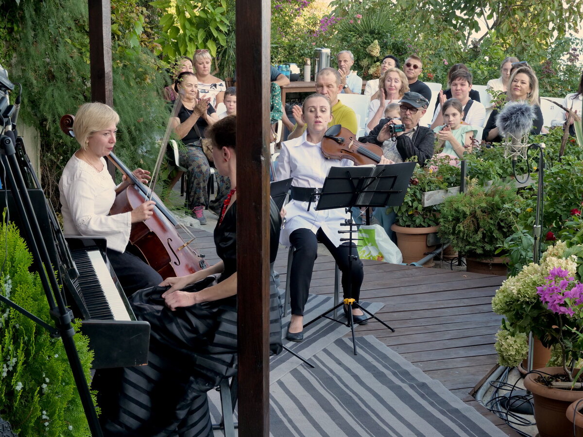 Закрытие VIII сезона проекта "Атмосферные музыкальные вечера open-air в арт-усадьбе "Ландора"