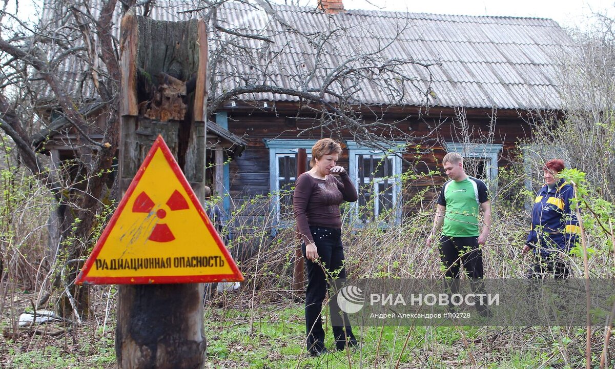 Голодные старушки в Припяти приходили к солдатам на блок пост и просили  поесть