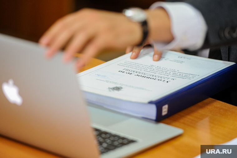    По версии источника, проверку назначили из-за жалоб на распределение дел