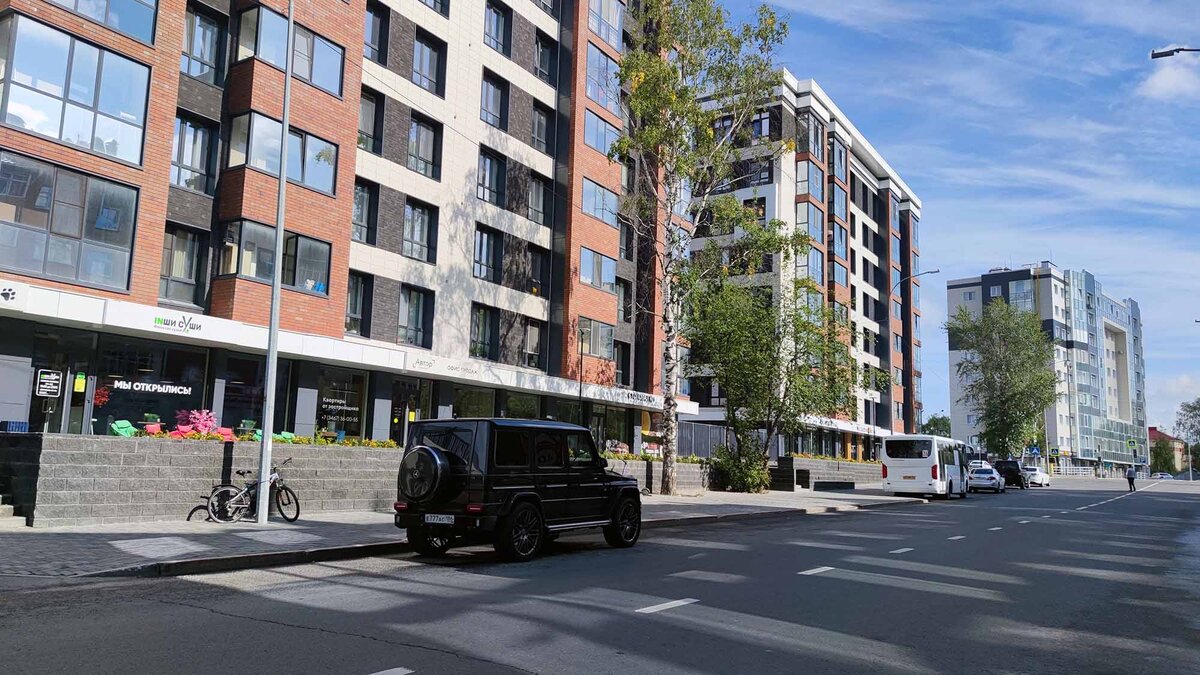 Новые дома на одной из центральных улиц Ханты-Мансийска.