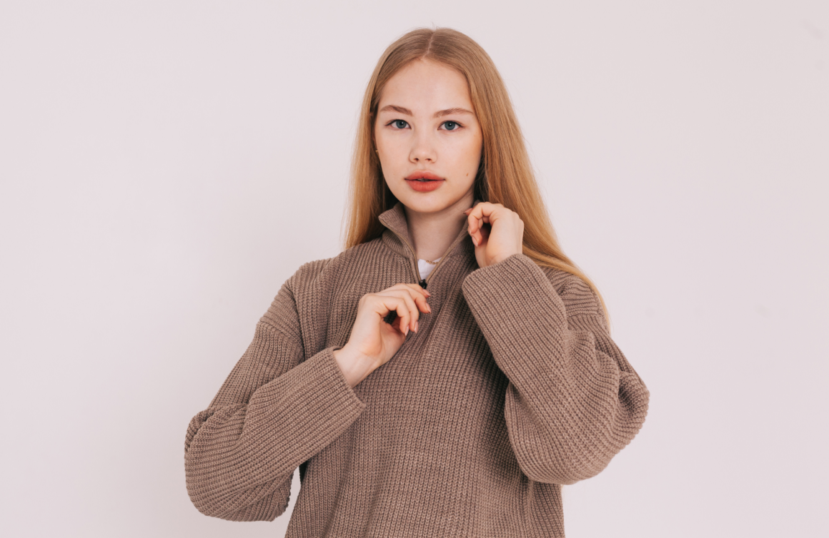 Модные женские джемперы 2025: что в тренде