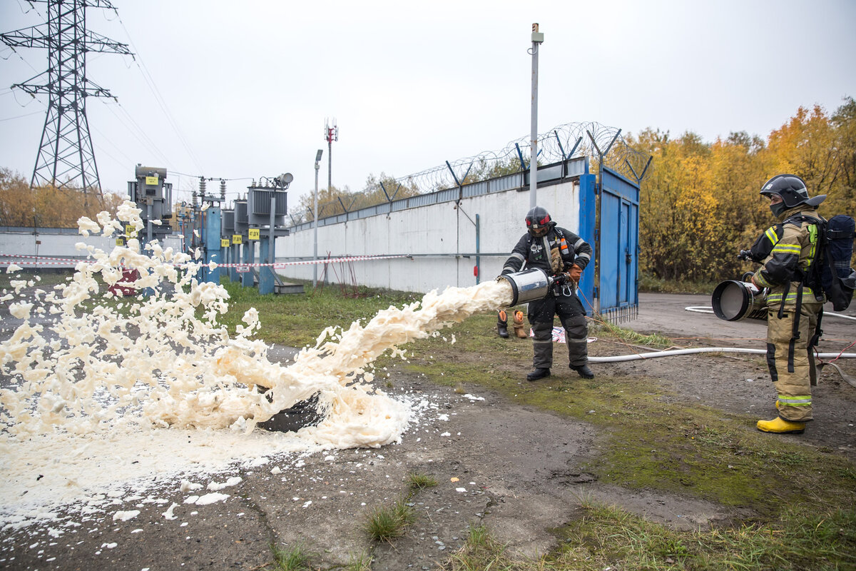    Энергетики Сургута тушили «пожар» на подстанции