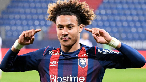    Экс-футболиста "Локомотива" Алексиса Бека Бека сняли с виадука в Ницце Роман Захаров