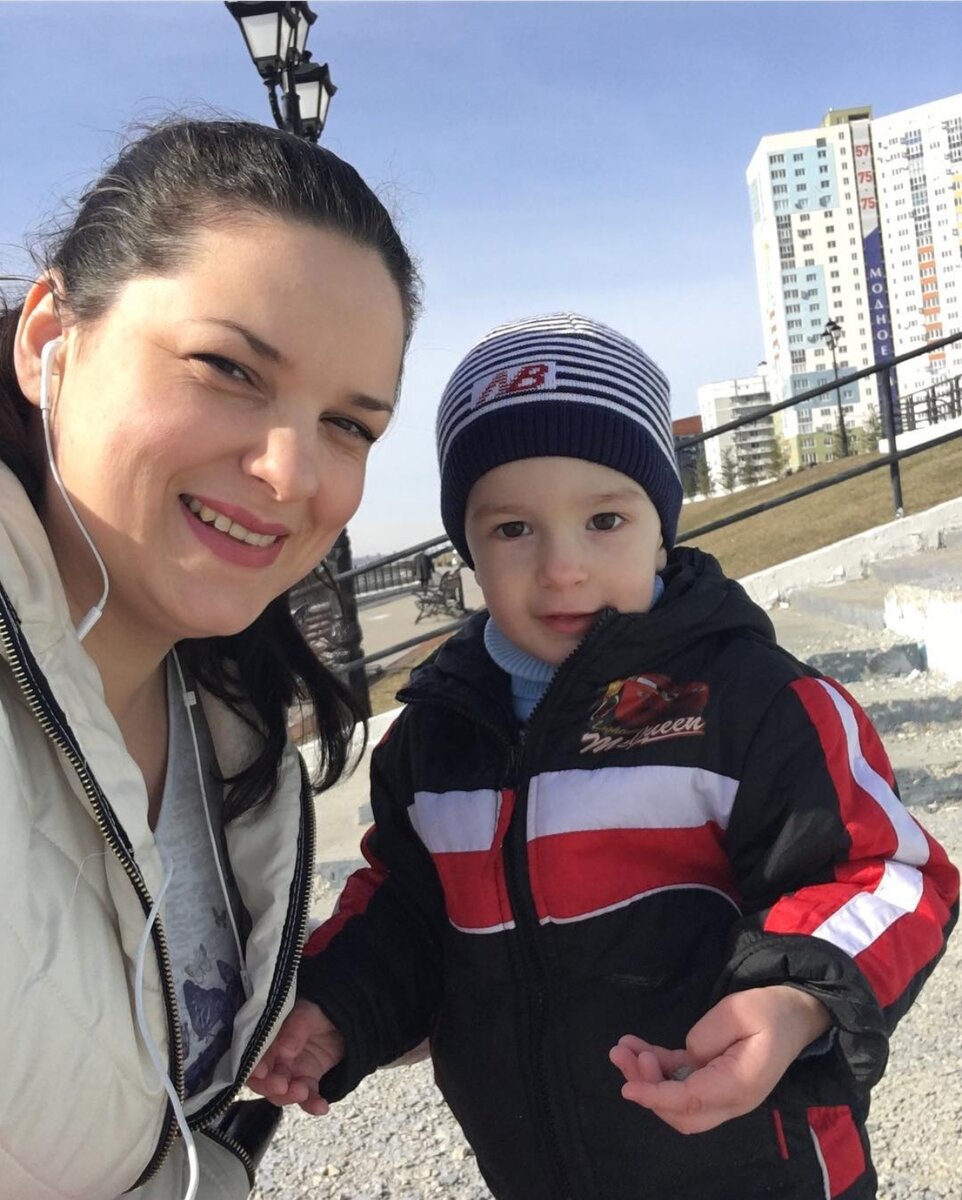 На заднем плане фото наш будущий дом. Хотя тогда я об этом даже и не мечтала. 