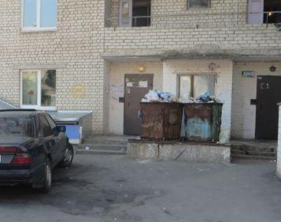 Совки нюхают свою парашу у себя во дворе