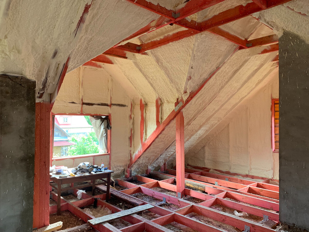 Утепление крыши дома ППУ.