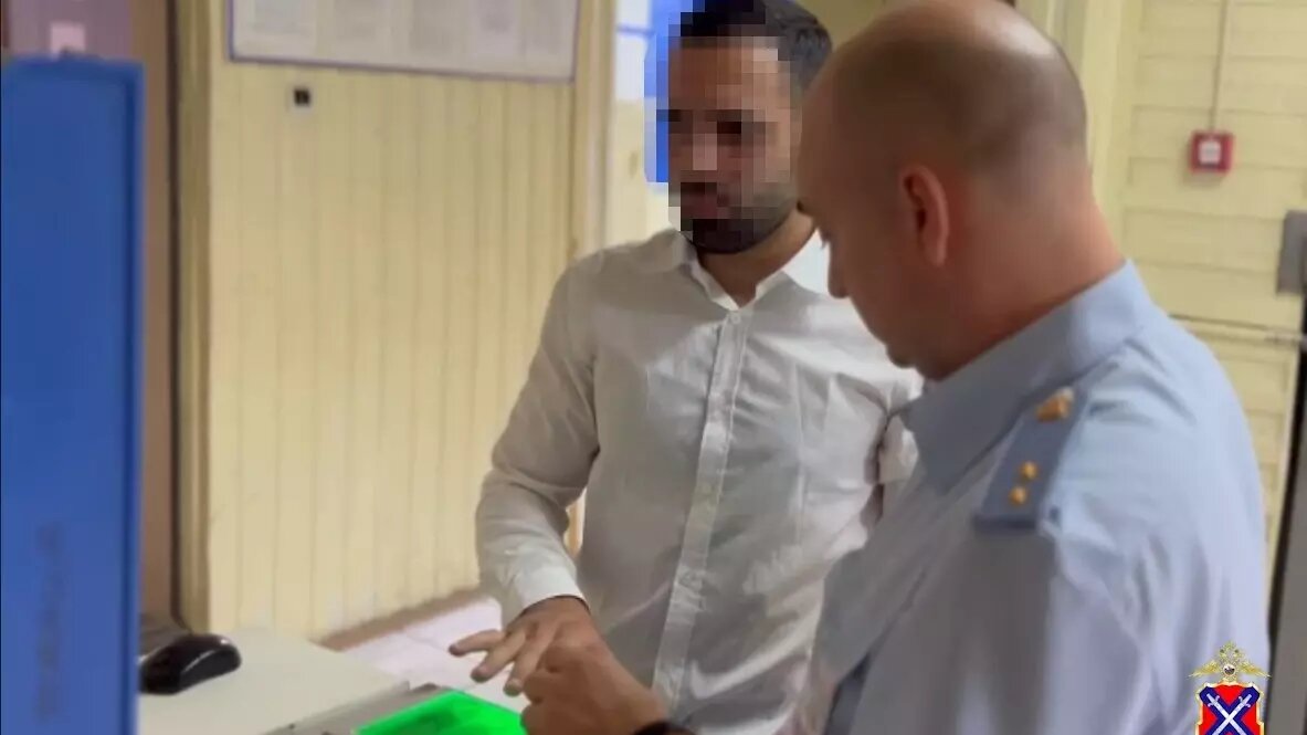     23-летний волгоградец, устроивший дерзкий дрифт в центре города, как оказалось, находился в этот момент в состоянии наркотического опьянения, сообщает региональное ГУ МВД. За это его арестовали.