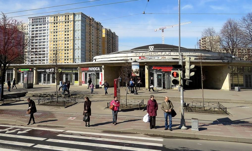 Метро на улице в москве. Станция метро Фрунзенская Санкт-Петербург. Станция метро Фрунзенская СПБ. Вестибюль станции Фрунзенская. Фрунзенская (станция метро, Москва).