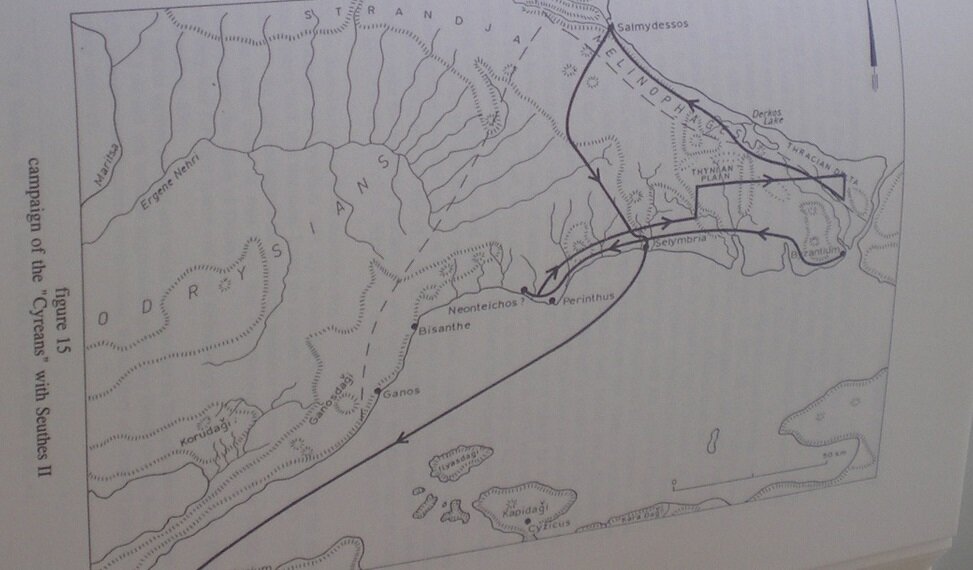 Земли фракийцев — финов по: Stronk J.P. The Ten Thousand in Thrace. An archaeological and historical commentary on Xenophon`s Anabasis, books VI – iii-vi – VII. Amsterdam, 1995. P. 251