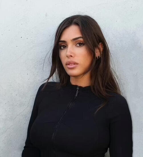 Как по одежде жены распознать мужа - абьюзера / Посмотрите на Бьянку до замужества. Она в те времена владела брендом 