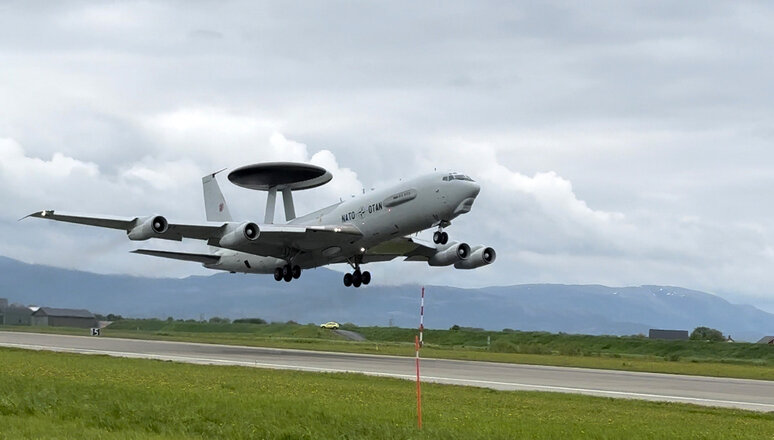 Самолет E-3 АВАКС