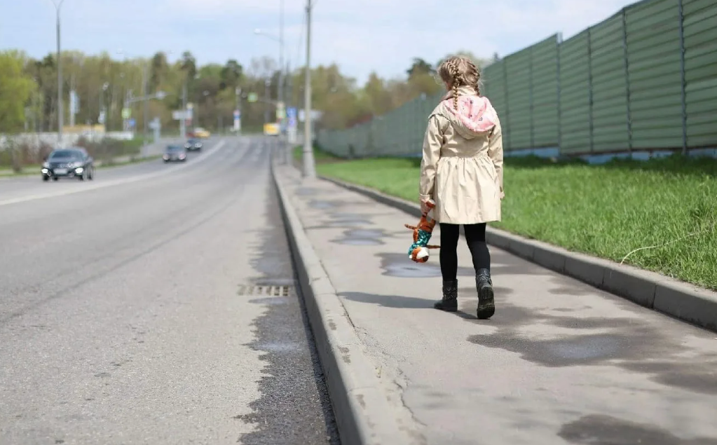 Потерять ребенка истории. Международный день пропавших детей. Международный день потерявшихся детей. Ребенок потерялся.