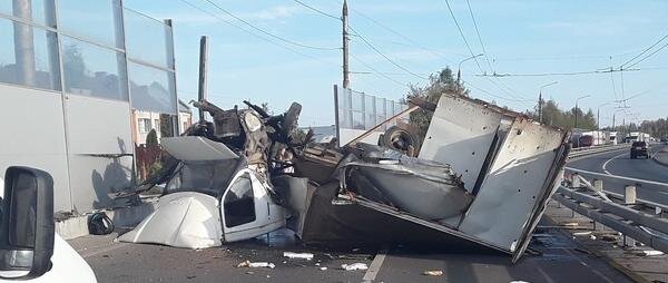     В Ивановском районе перевернулась и рассыпалась на части грузовая «Газель»