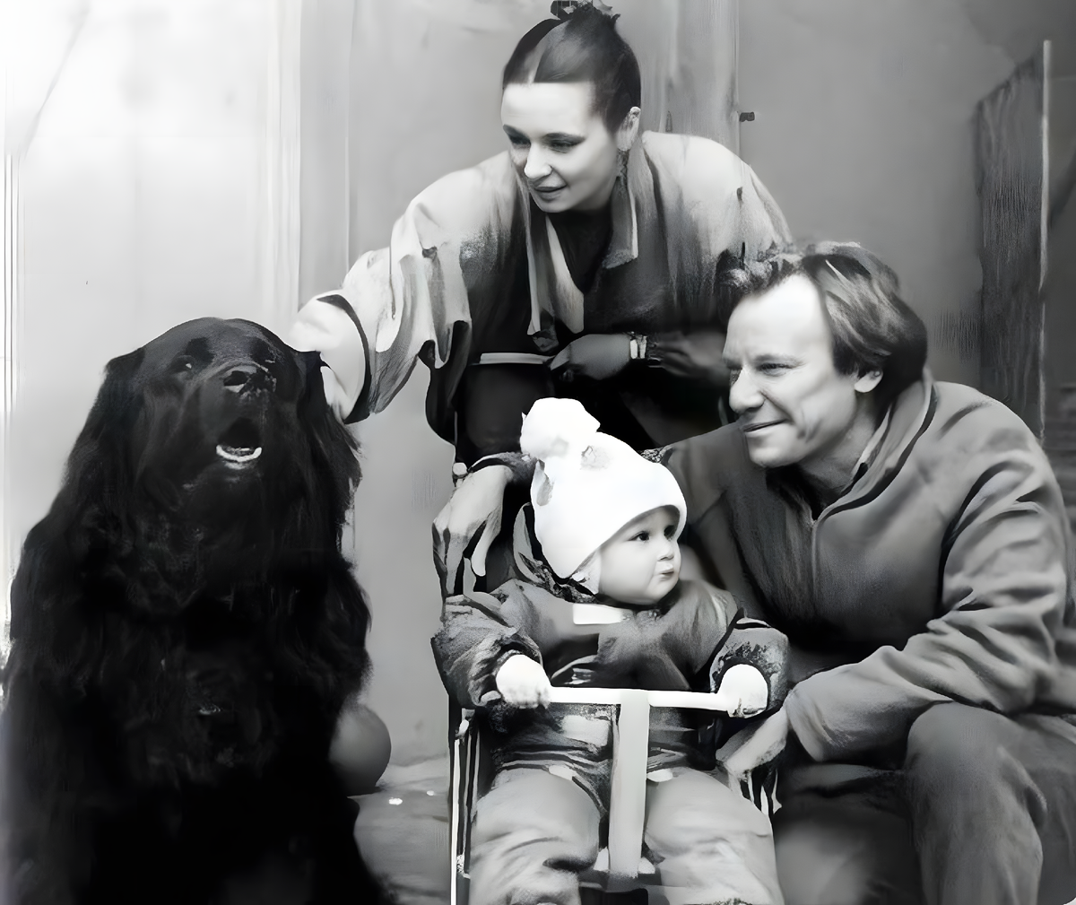 Семейно фото семьи Шакуровых: Сергей, Татьяна, дочка Ольга и верный пёс