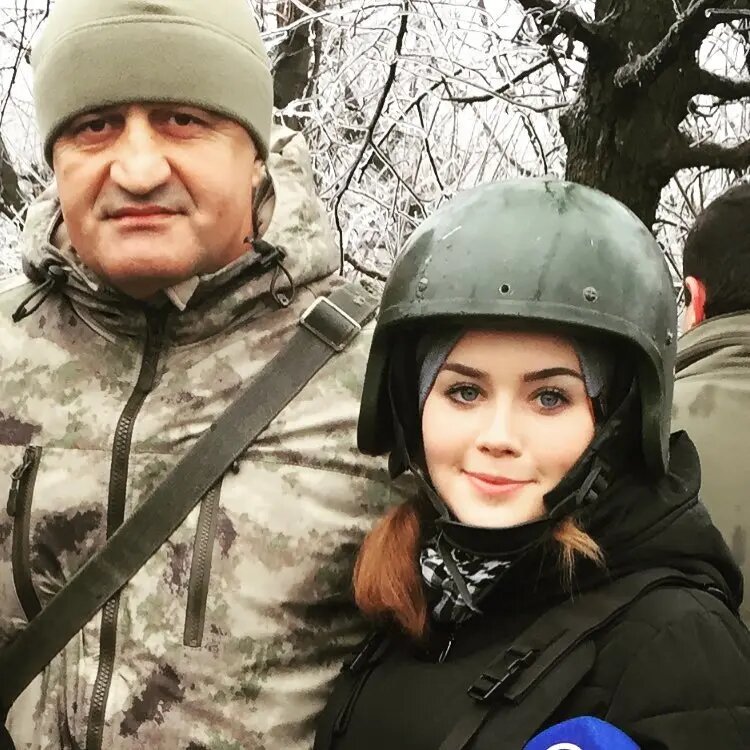 Елена соколова военный корреспондент бригады пятнашка фото Военкор "Пятнашки": "Мою семью дергала СБУ, чтобы дали показания против меня" Ми