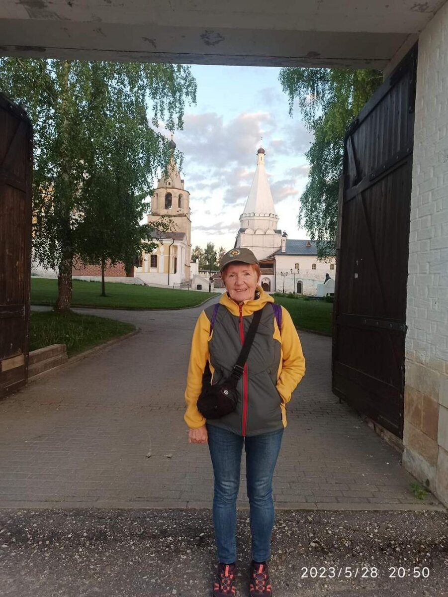 Вход в Старицкий Свято-Успенский монастырь 