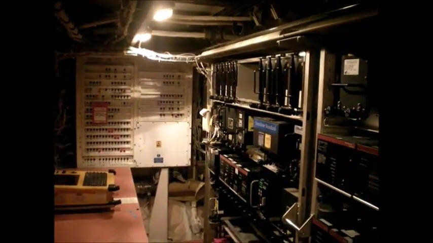 главный аппаратный отсек; дополнительные фото по ">"