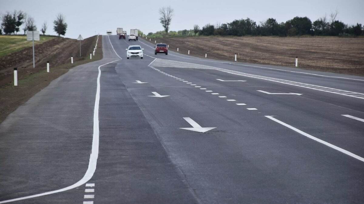     Из-за дорожных работ с 1 октября движение машин будет ограничено на трассе «Ростов — Азов», сообщили министерстве транспорта региона.