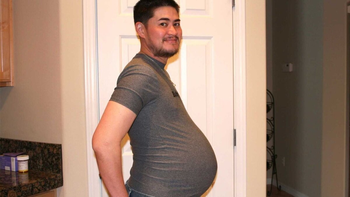 Томас Бити - первый мужчина, выносивший и родивший ребенка. Источник фото: https://www.shared.com/photos-of-six-pregnant-transgender-men/