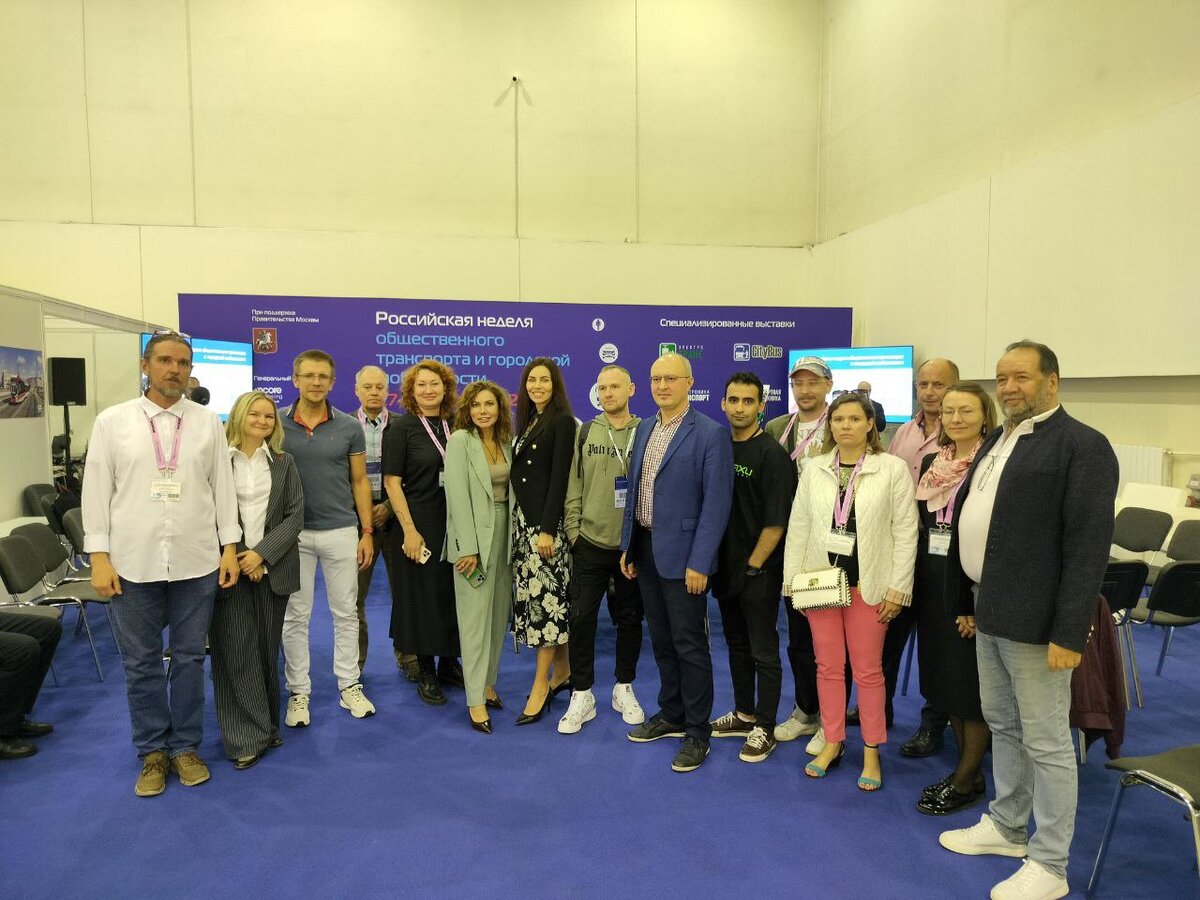 небольшое групповое фото в финале )