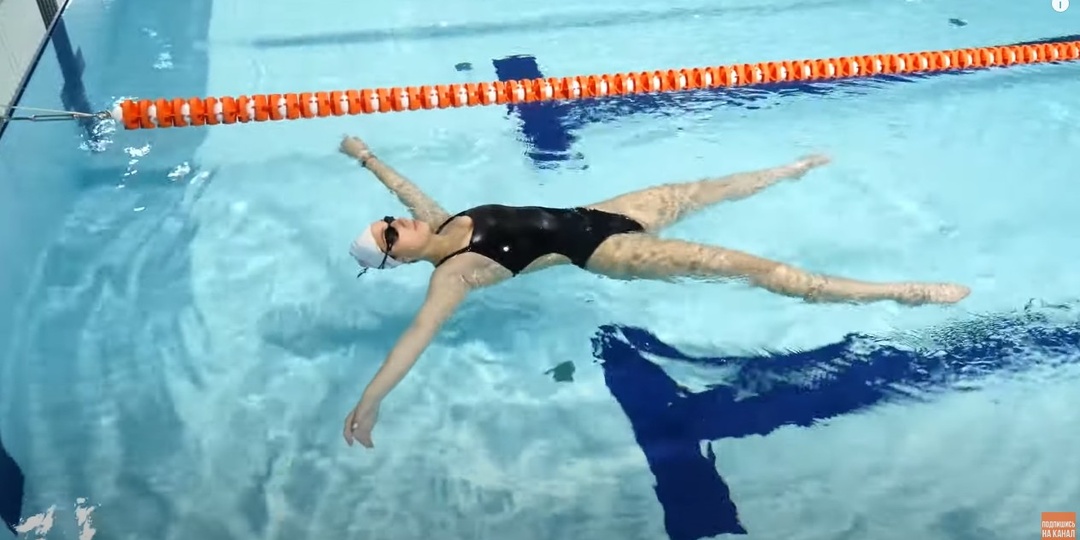 Как научиться плавать с нуля, даже если вы не держитесь на воде?