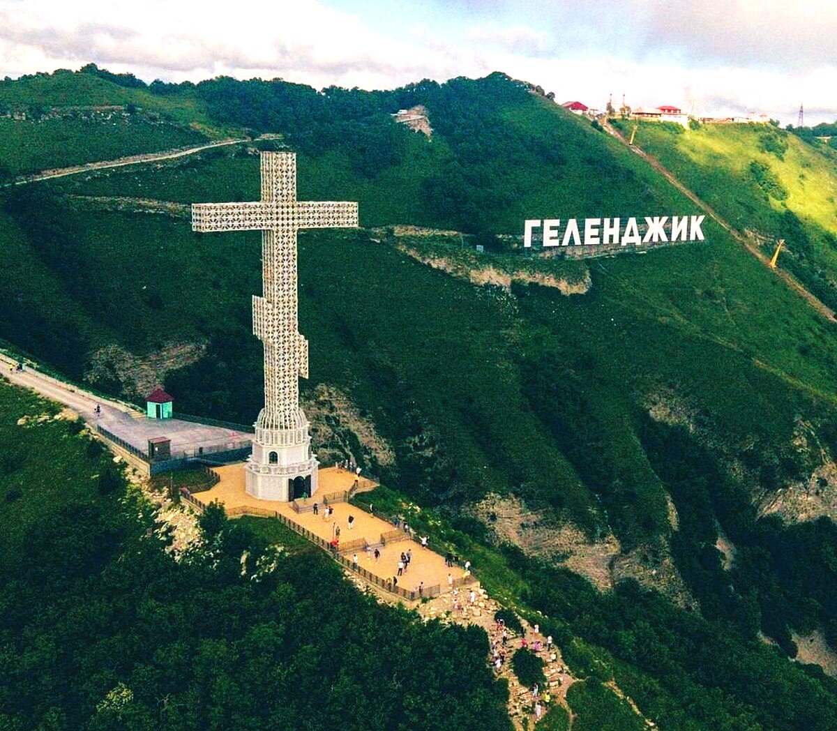 Крест на альпийской вершине