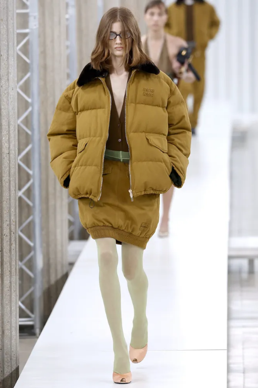 Зима близко, утепляемся: модные пуховики из новой коллекции Осень-Зима 2024